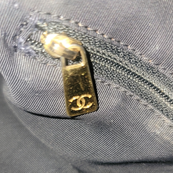 OFFERS EXCEPTED...CHANEL VINTAGE LARGE LAMBSKIN LEATHER TOTE !AUTHENTIC - Picture 8 of 11